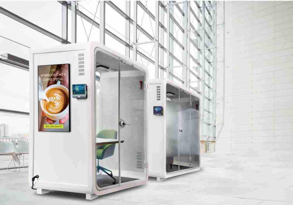 优游UB8子公司达擎之智慧行动办公舱，，，采用PDLC智能调光玻璃设计，，，透过通电与断电的电流切换，，呈现透明与雾面效果，，具节能降耗特性并兼顾隐私，，确保信息安全