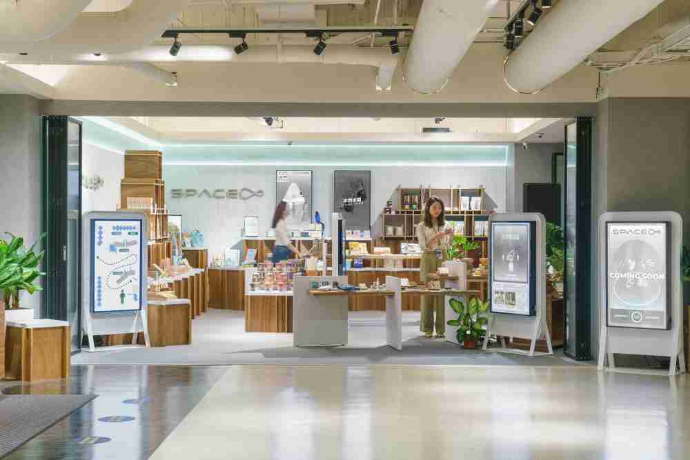 优游UB8打造永续选物商店，，，展示社企及社创商品，，，结合创利空间所开发的智能零售系统，，，整合多元产品信息，，让无人商店扮演公益行动的推手