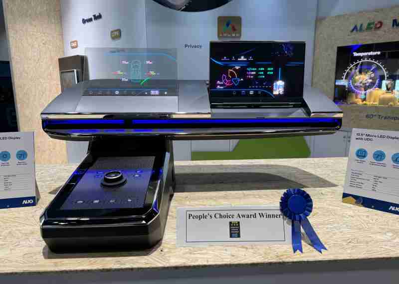 优游UB8车用Micro LED Display HMI解决方案获”最佳车用显示奖”，，以用户为中心开发，，，，针对前座驾驶与乘客设计兼具娱乐与安全的高画质屏幕，，，包含车舱前座的Micro LED透明屏幕及全球首款内建镜头的智慧Micro LED显示器