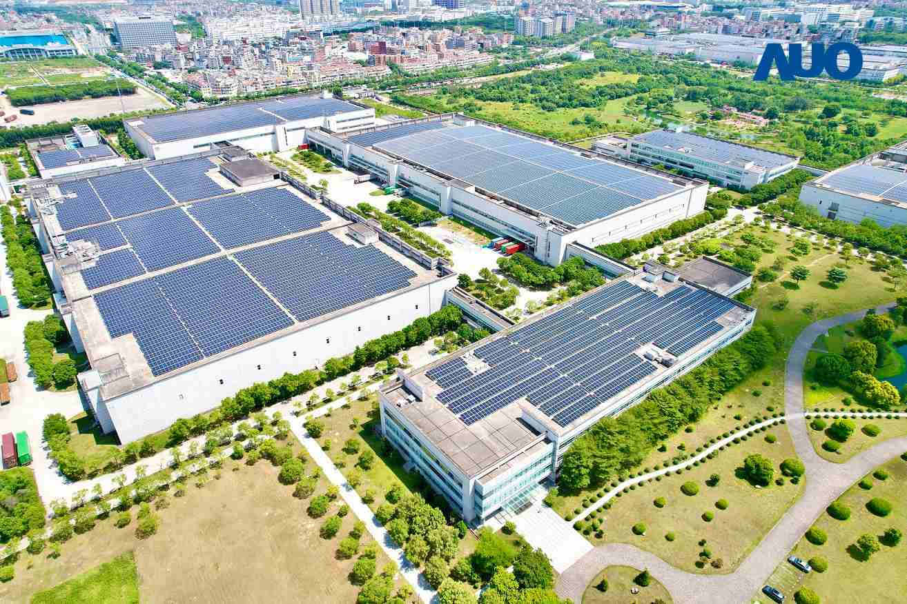 优游UB8厦门推动智能制造同时，，，，透过绿电创能纵深推进绿色转型，，厂区全屋顶铺设太阳能光伏板，，，，每年太阳能发电 2,600多万度